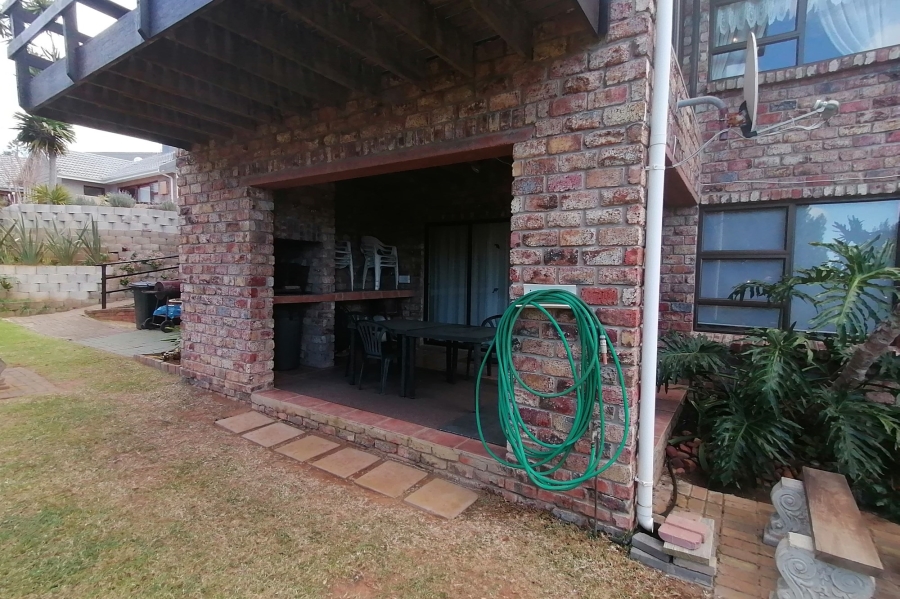 6 Bedroom Property for Sale in Bergsig Western Cape